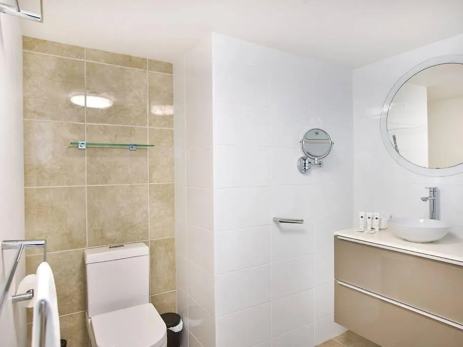 Maimi Renovated 2-Bedroom Apartment Χρυσή Ακτή