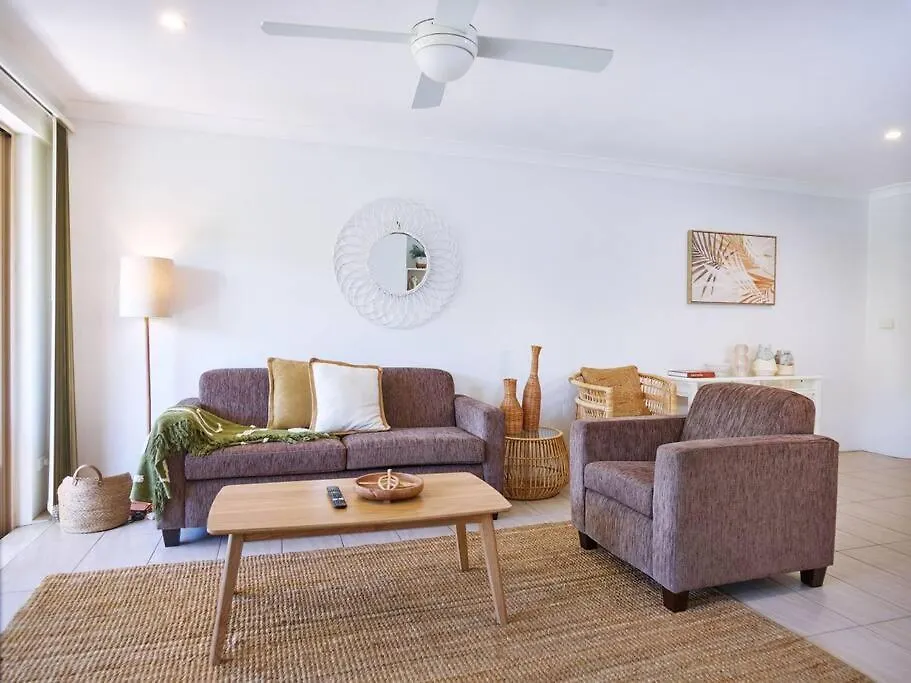 Maimi Renovated 2-Bedroom Apartment Χρυσή Ακτή