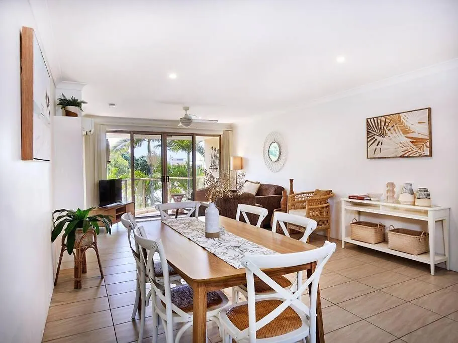 Maimi Renovated 2-Bedroom Apartment Gold Coast