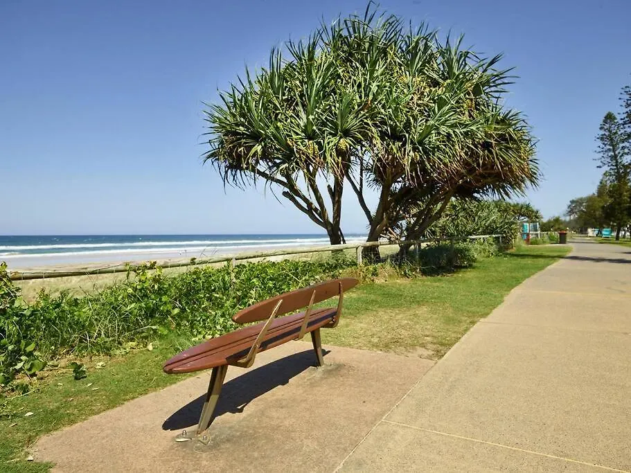 Maimi Renovated 2-Bedroom Apartment Gold Coast